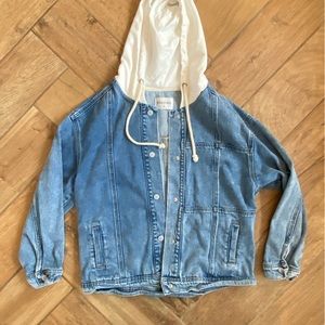 Womens Vigoss hooded jean jacket, size small.